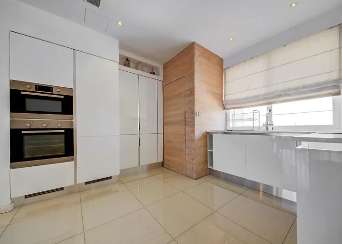 Luxury With Sea Views شقة