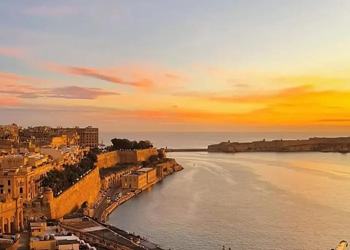 Luxury With Sea Views شقة *